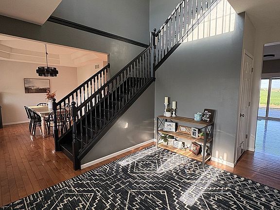 5th image of 2174 Taylor Ave