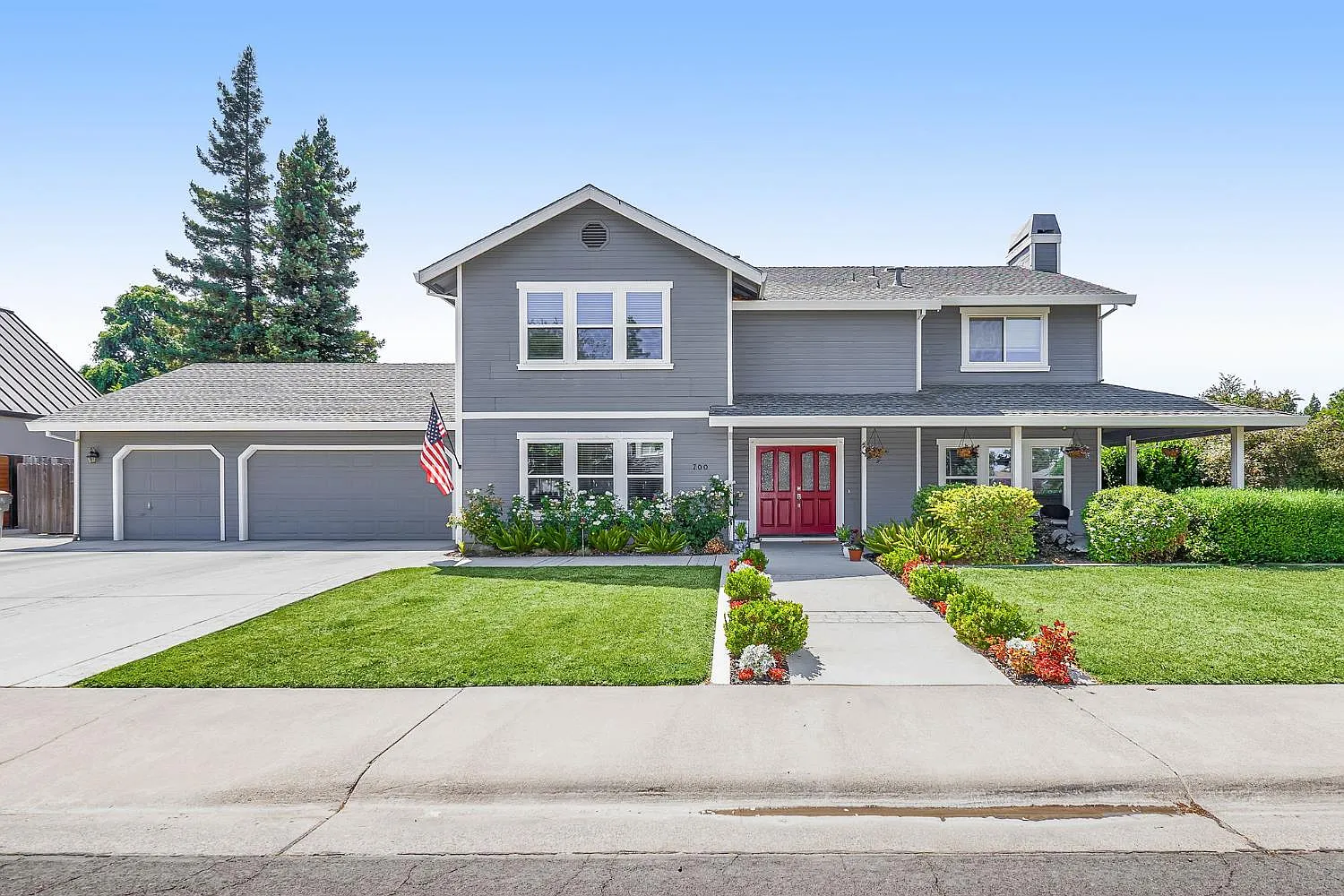 700 Fairview Dr photo 1