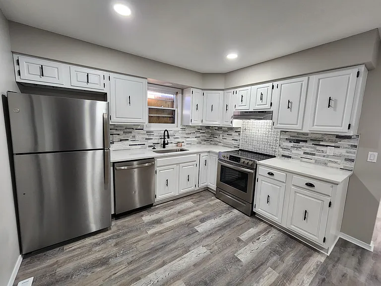 3224 S Walnut St — Photo 3