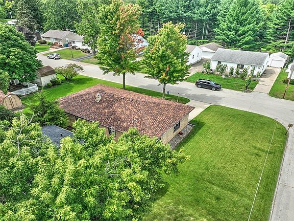 3rd image of 26 Maple Ct