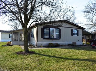 1 Periwinkle Dr, Olmsted Falls, OH 44138