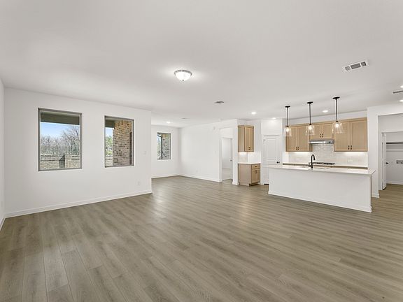 5th image of 2408 Yaupon Way