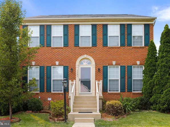 1325 Stallion St, Ranson, WV 25438