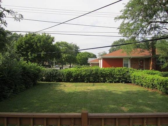 4th image of 4624 Dempster St