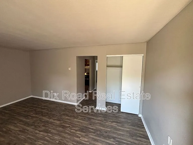 414 Mars Dr #2 — Photo 4