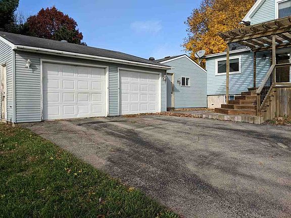 3rd image of 836 Harriet Ave
