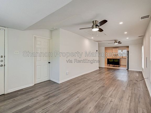 2nd image of 100 E 33rd St