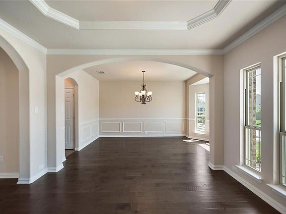 3rd image of 466 Southwestern Dr