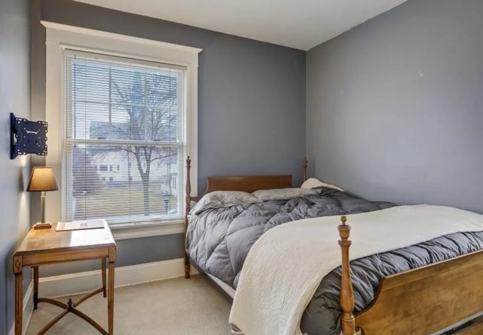 June 2023 ~ Cute 5 bedroom house. Spacious bedrooms. In unit laundry and dishwasher. — Photo 3