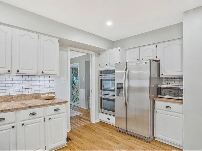 8300 Venture Dr — Photo 7