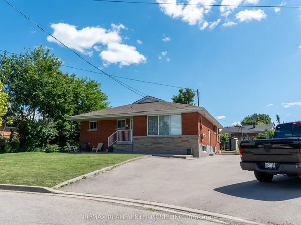 8 Salmond Ct, Hamilton, ON L8T 2J7