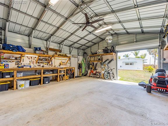 5th image of 3576 NE Skyline Dr