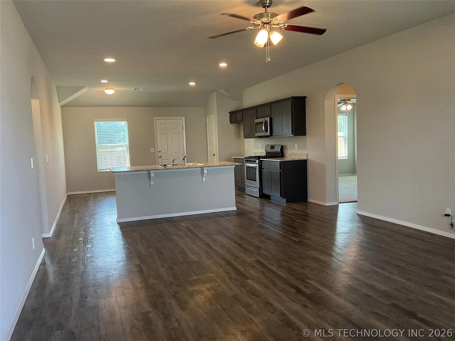 4 bed, 2.0 bath, 1700 sqft, $1,895 — Photo 2