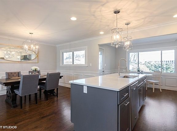 3rd image of 321 Lynn Ct