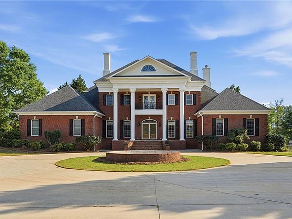 3rd image of 1202 Hodges Cir