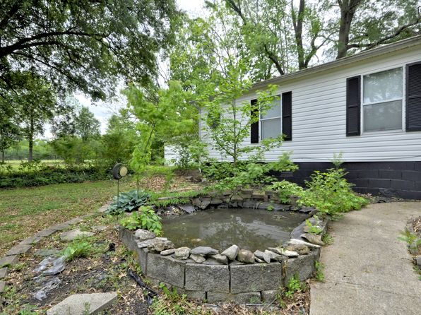 3404 Dover Rd, Woodlawn, TN 37191