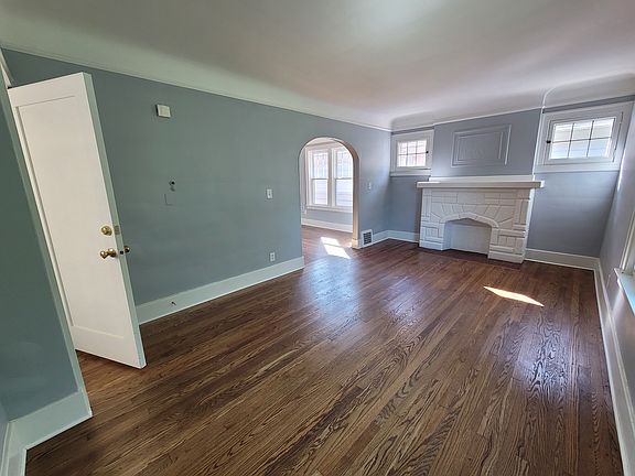 5th image of 1146 Lakepointe St