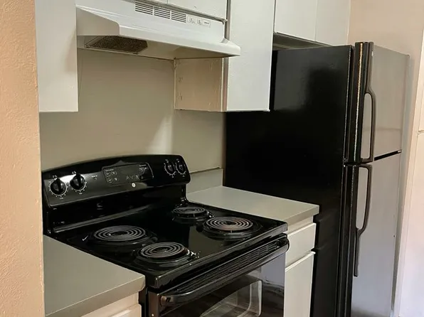 El Rancho Escondido Apartments