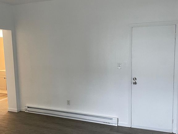 4th image of 902 W Market St #1