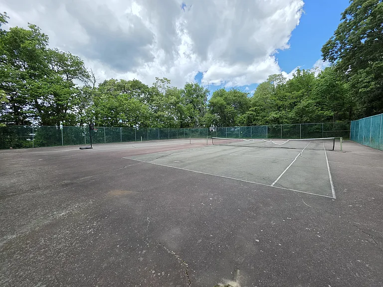 750 Quaker Ln #311 — Photo 14