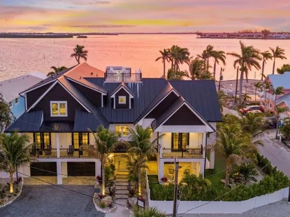 2175 Avenue A, Bradenton Beach, FL 34217