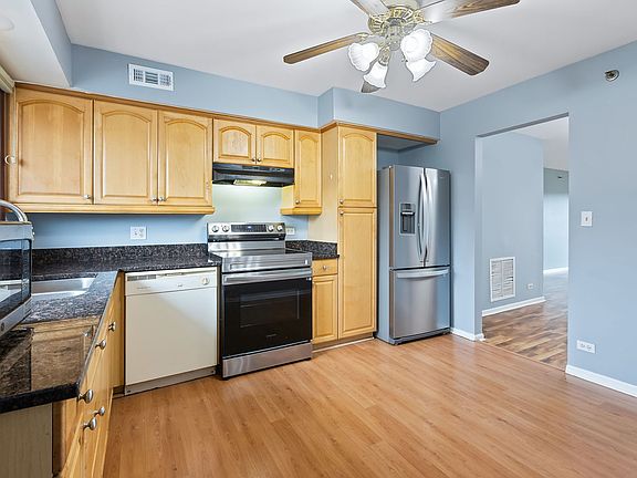 3rd image of 4176 Cove Ln #2E