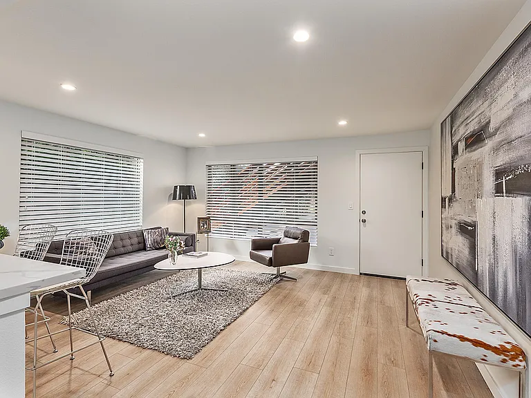 129 5th Ave NW #1 — Photo 3