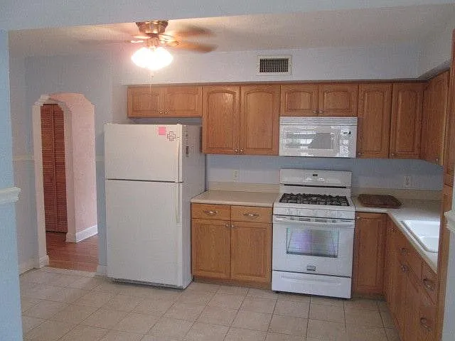 3 bed, 1300 sqft, $2,295 — Photo 2