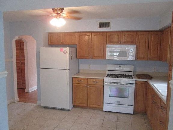 3rd image of 3003 W North B St
