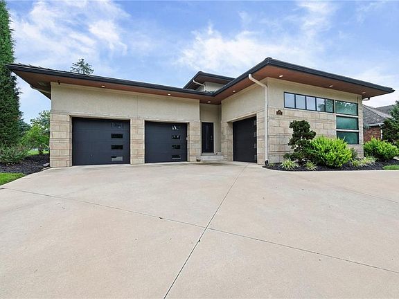 2nd image of 6537 Ridge Rd