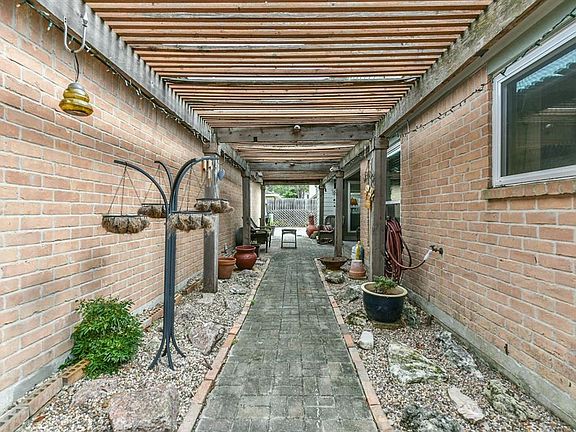 4th image of 7834 Mauvewood Dr