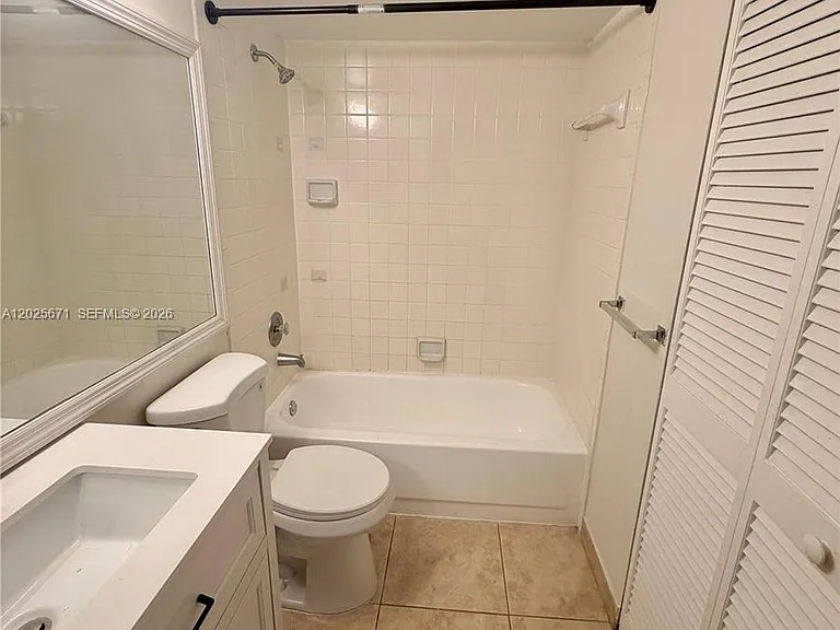 19216 Glenmoor Dr #19216 — Photo 32