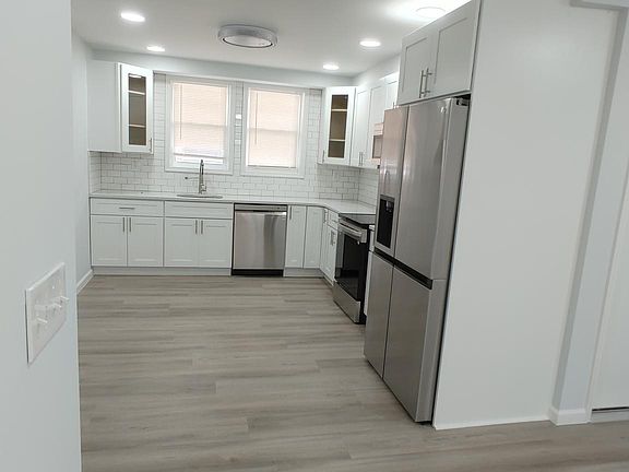 5th image of 955 Anchor St