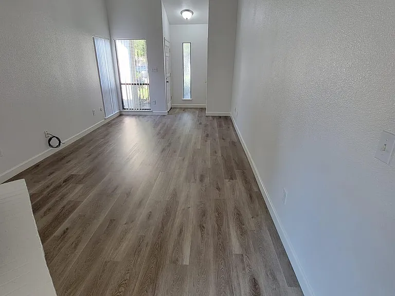 2512 Larkspur Ln — Photo 19
