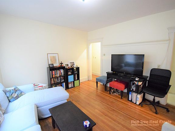 2nd image of 44 Easton St #5