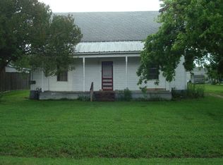 614 S Judge Hailey Dr, Lott, TX 76656