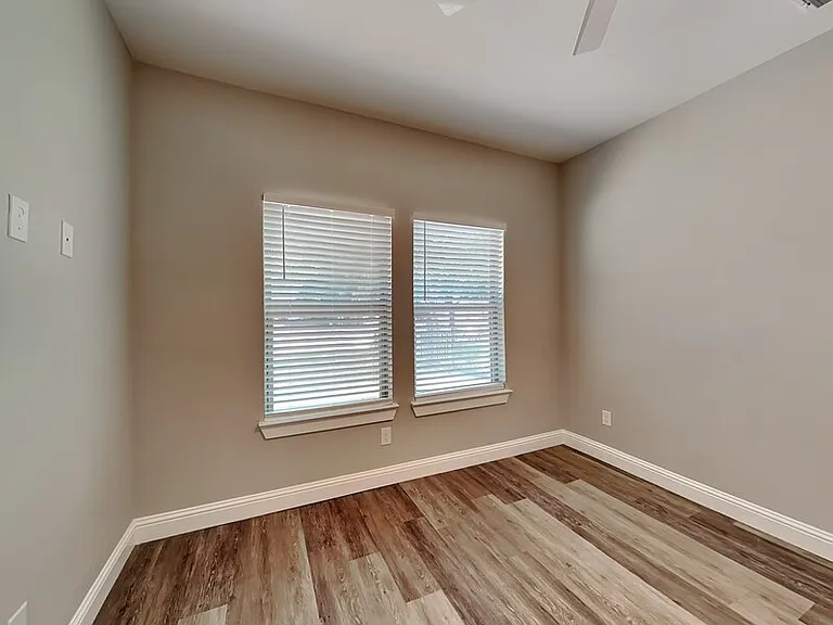 2512 Sharon St — Photo 10