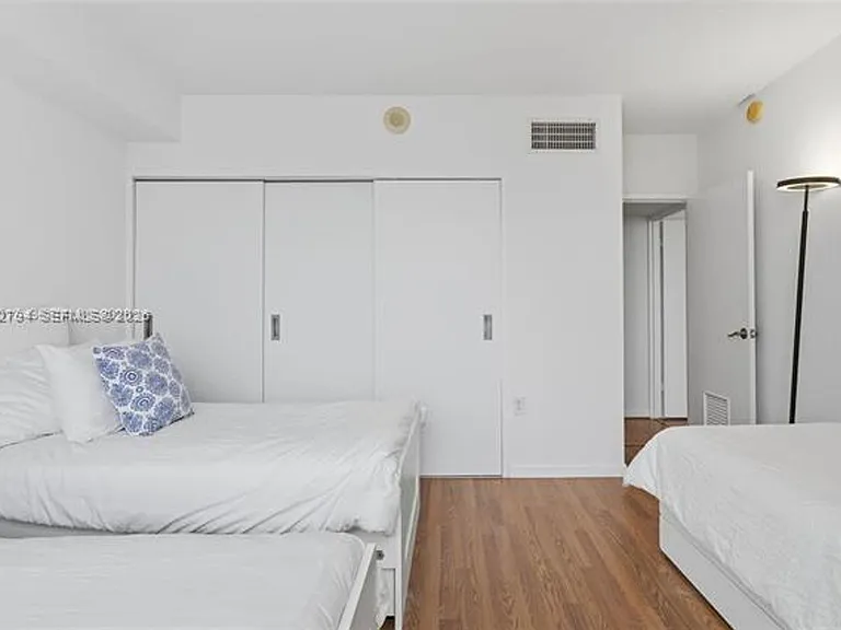 10275 Collins Avenue Cu #718 — Photo 24