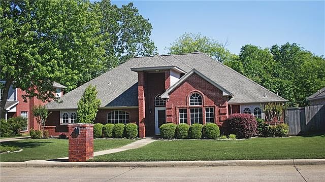 1st image of 818 Xavier Dr