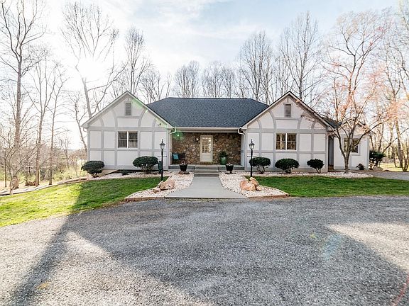 2nd image of 103 Forest Oaks Dr