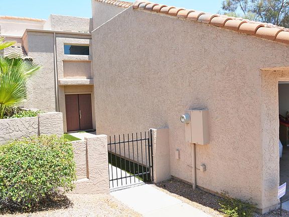 3rd image of 320 E Larkspur Ln