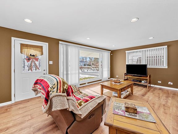 5th image of 4640 188th St