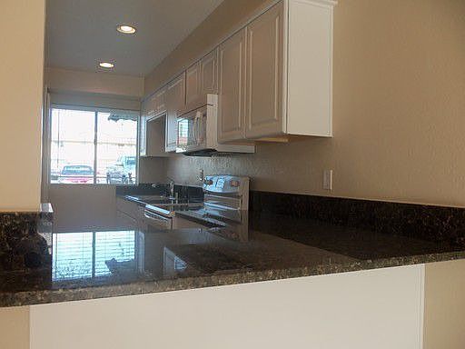 5th image of 523 Beverly Pl