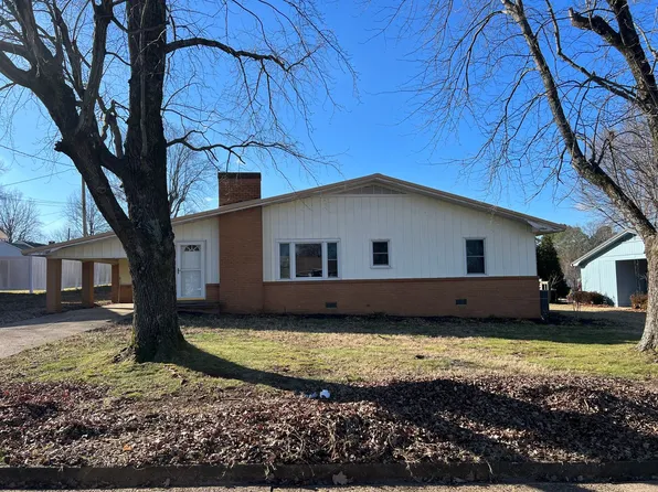 126 Cooper St, Martin, TN 38237