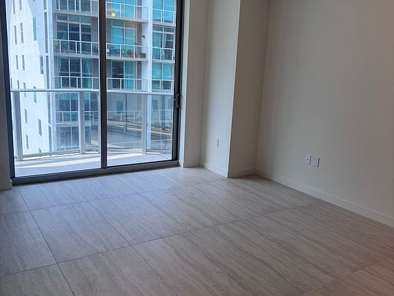 4th image of 600 Brickell Ave