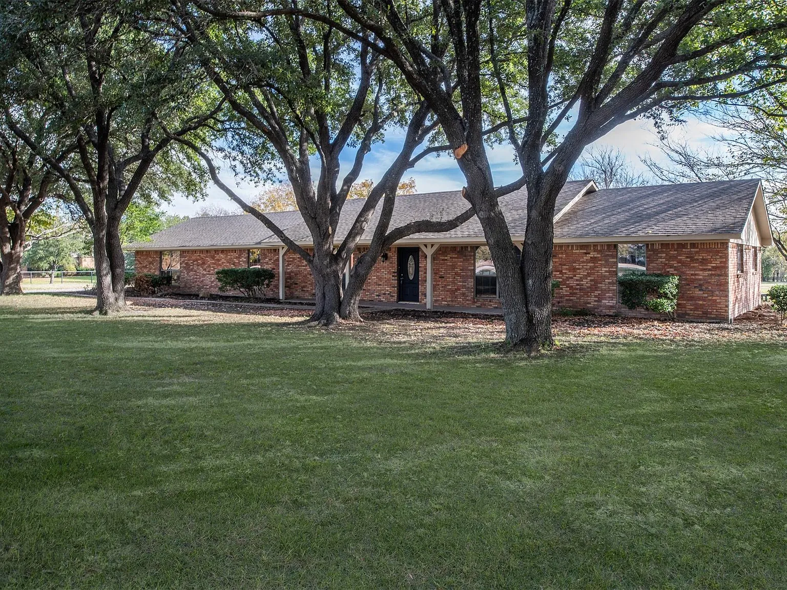 3 bed, 2142 sqft, $3,100 — Photo 1