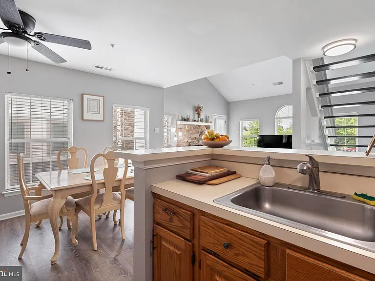 206 Remington Ct — Photo 8
