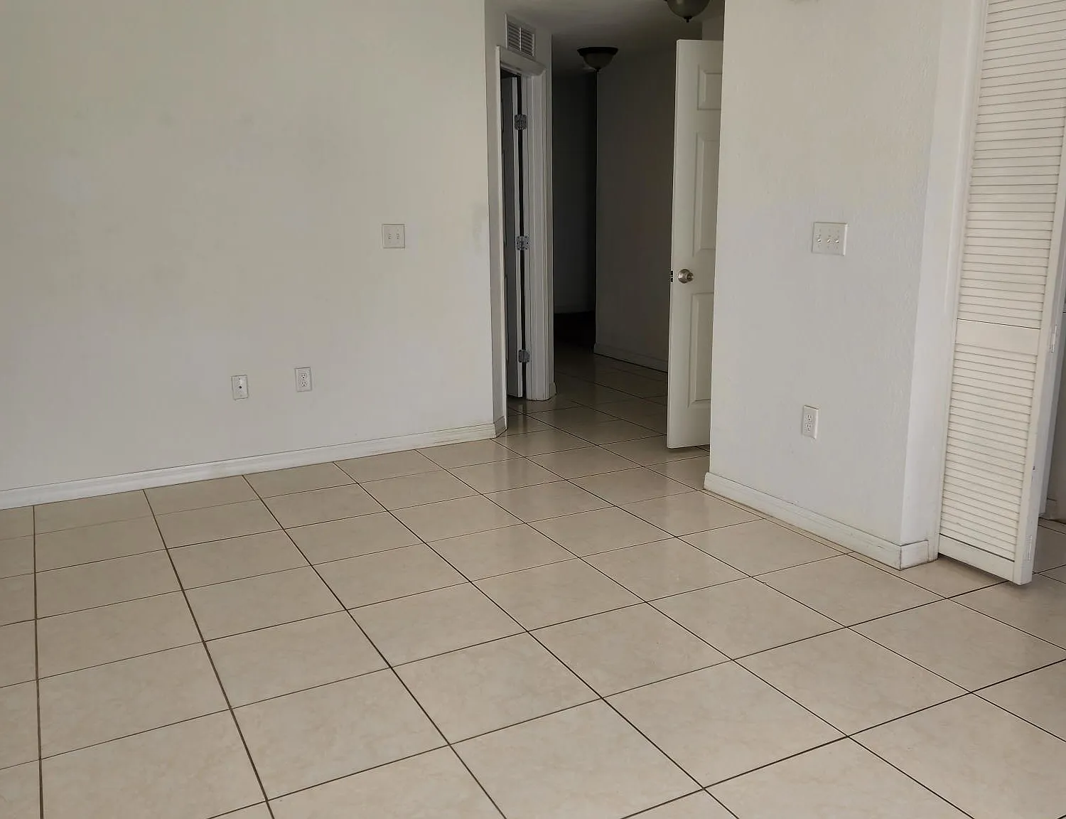 3 bed, 2.0 bath, 1420 sqft, $2,700 — Photo 4