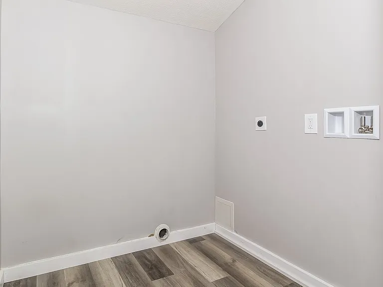 943837_022_laundry_room_13184487.jpg