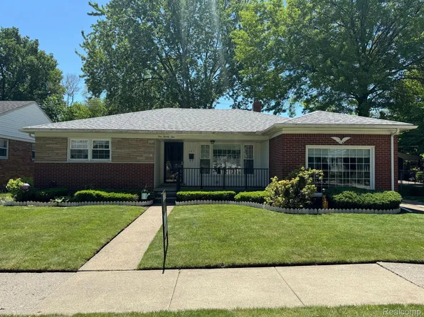 121 Huron Ave, Mount Clemens, MI 48043